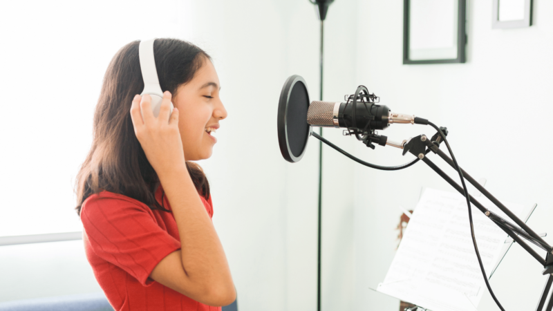 How Virtual Voice Lessons Can Improve Your Singing Confidence