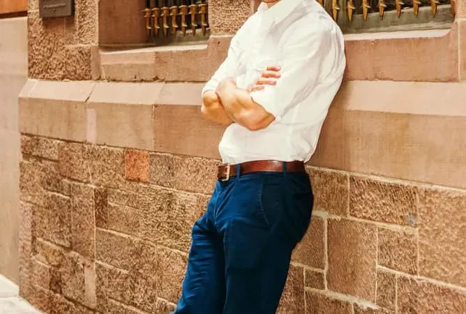What Goes Well With Navy Blue Pants
