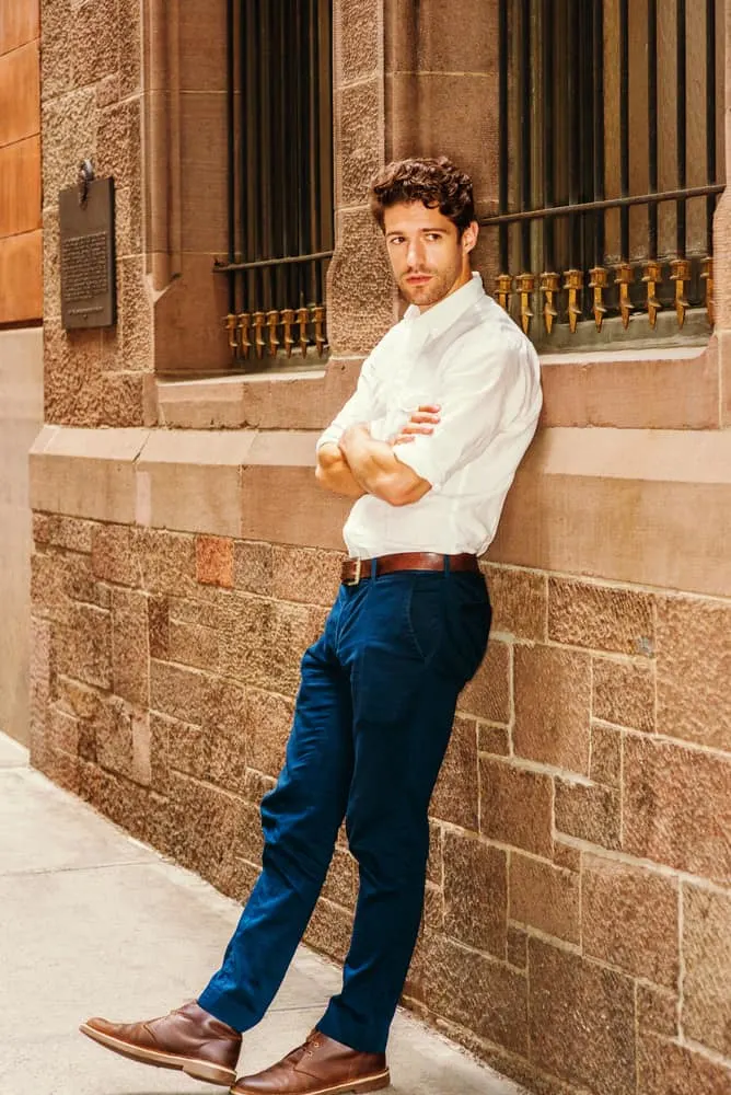 What Goes Well With Navy Blue Pants
